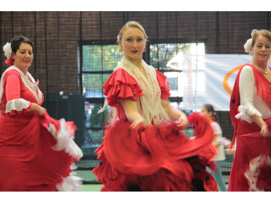 Impressionen beim Tanz aller Kulturen (Foto: © Bildungs- und Integrationszentrum, Kreis Paderborn, Johanna Leifeld)